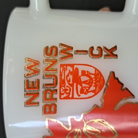 Vintage milk  glass New Brunswick lobster glasbake mug D shaped handle - Picture 6 of 7